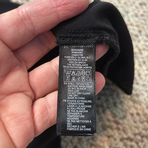 Xai Black Sleeveless Women's Rayon Split Back Top. Large - Picture 8 of 9